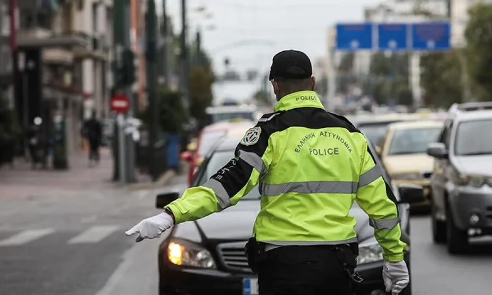 Έκλεισαν δρόμοι στου Ζωγράφου - Έπεσαν λάδια στο οδόστρωμα